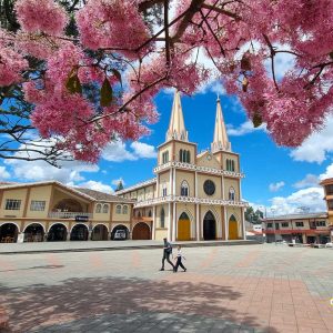 CUENCA – CHOCOLATERÍA DOS CHORRERAS – GUALACEO – CHORDELEG - FULL DAY COMPRAS